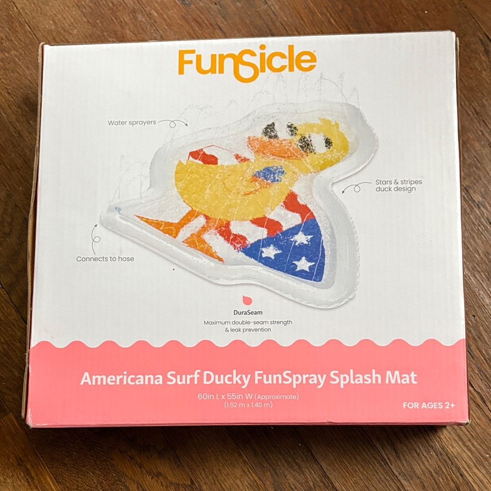 NWOT Kid Water Splash Mat